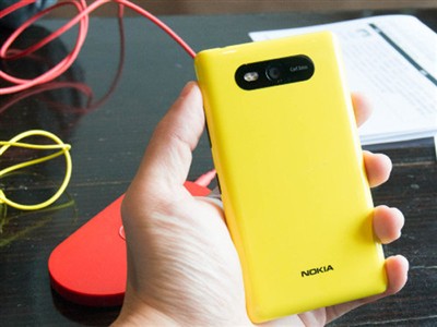 诺基亚lumia820(诺基亚lumia820刷机)